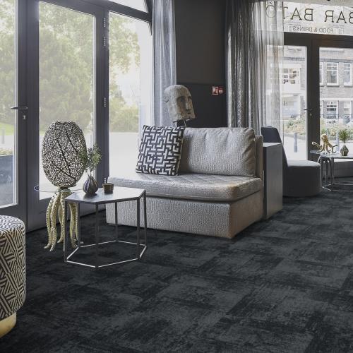 Ковровая плитка Forbo Tessera Infused 4502 Noir Flame